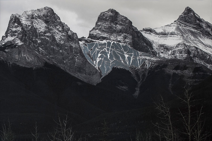 http://www.kosinfo24.mirunadragan.com/files/gimgs/th-12_Dragan11_TheMountainsAreMirrors6-web.jpg