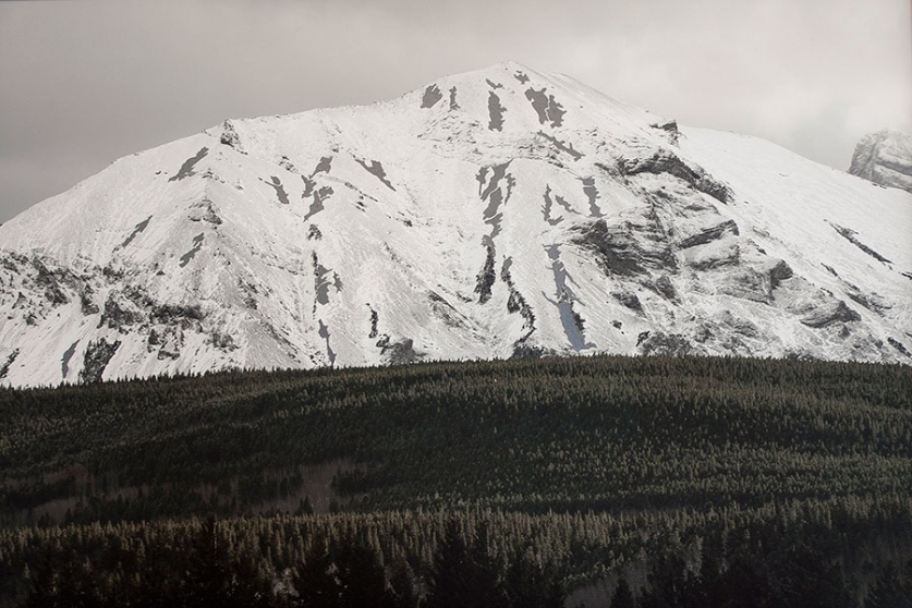 http://www.kosinfo24.mirunadragan.com/files/gimgs/th-12_Dragan06_TheMountainsAreMirrors1-web.jpg